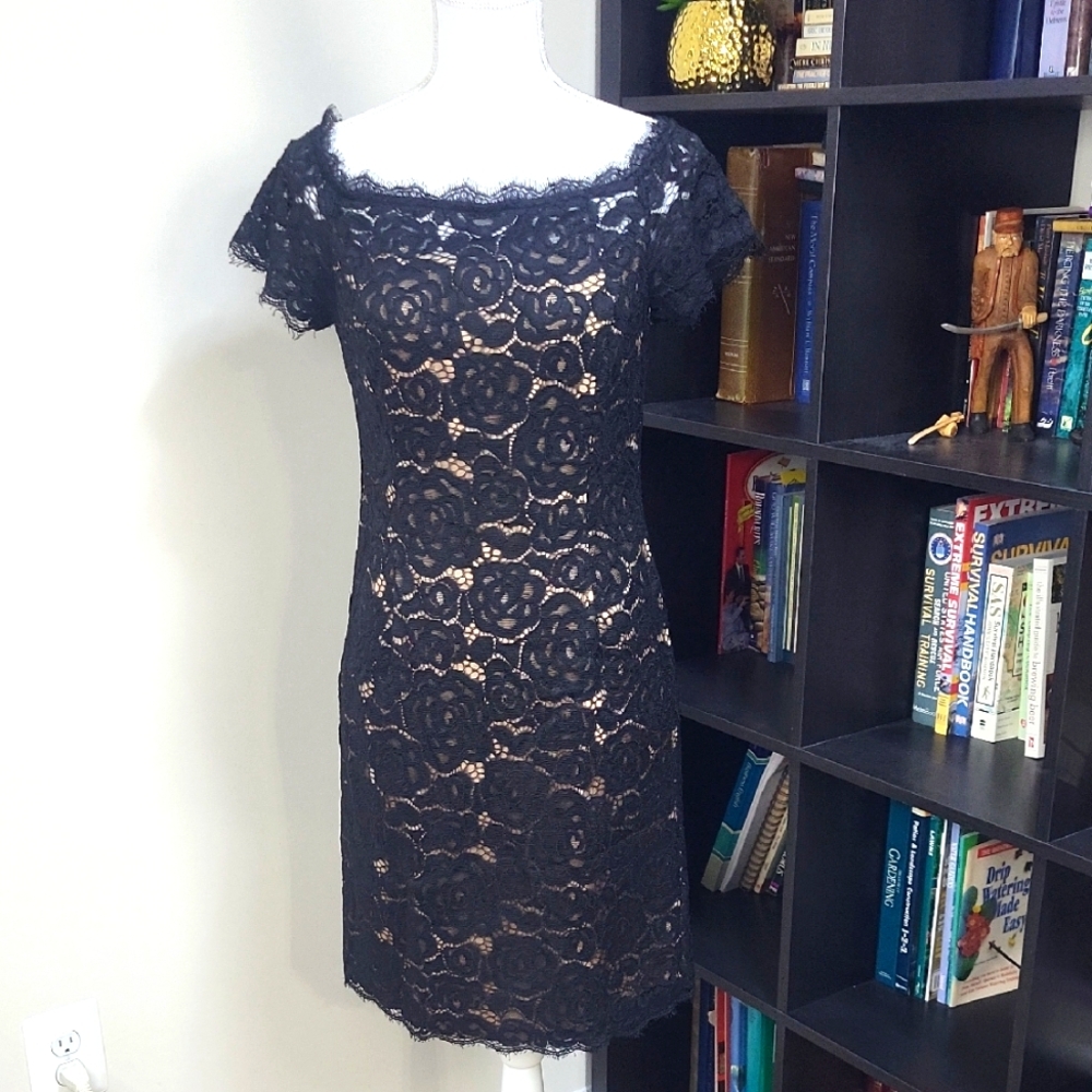 ADRIANNA PAPELL Black Lace Overlay Short Sleeve Midi Cocktail Dress